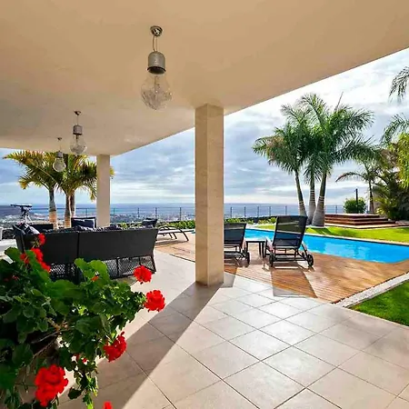 Luxury House With A Private Heated Pool! アデヘ