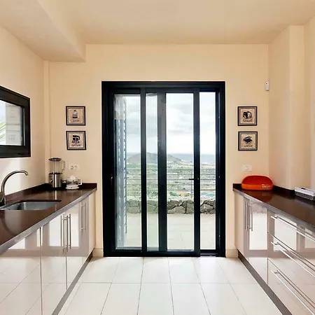 別荘 Luxury House With A Private Heated Pool! アデヘ