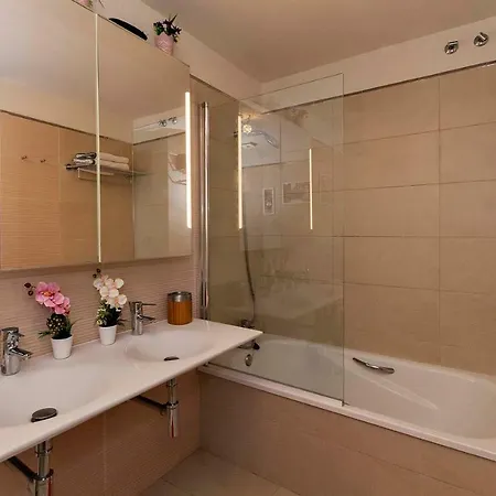 Luxury House With A Private Heated Pool! Дом отдыха Адехе