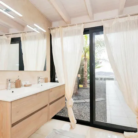 Luxury House With A Private Heated Pool! Дом отдыха